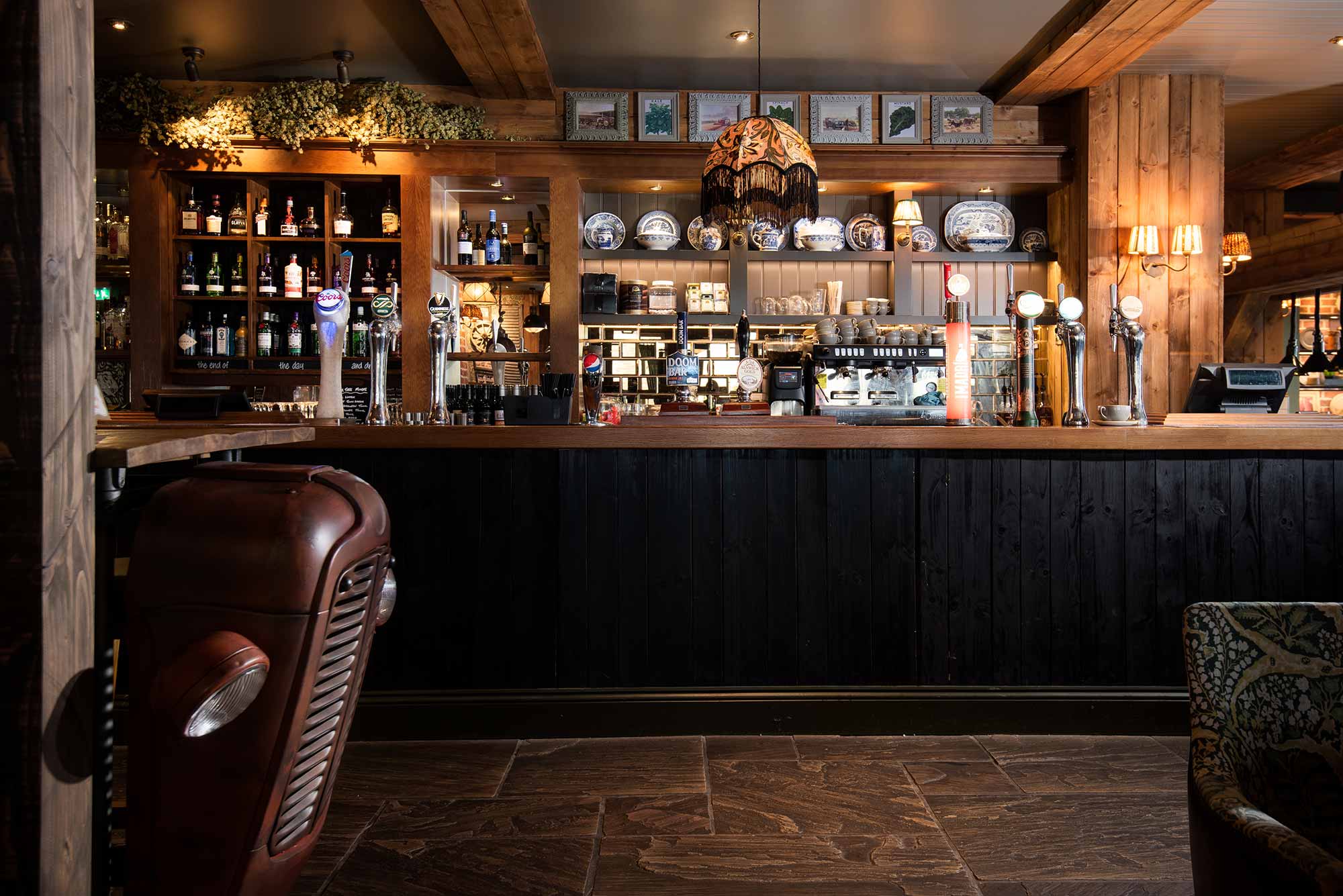 Front view of the main bar at the Hog's Head Inn, Alnwick - bar area, front view